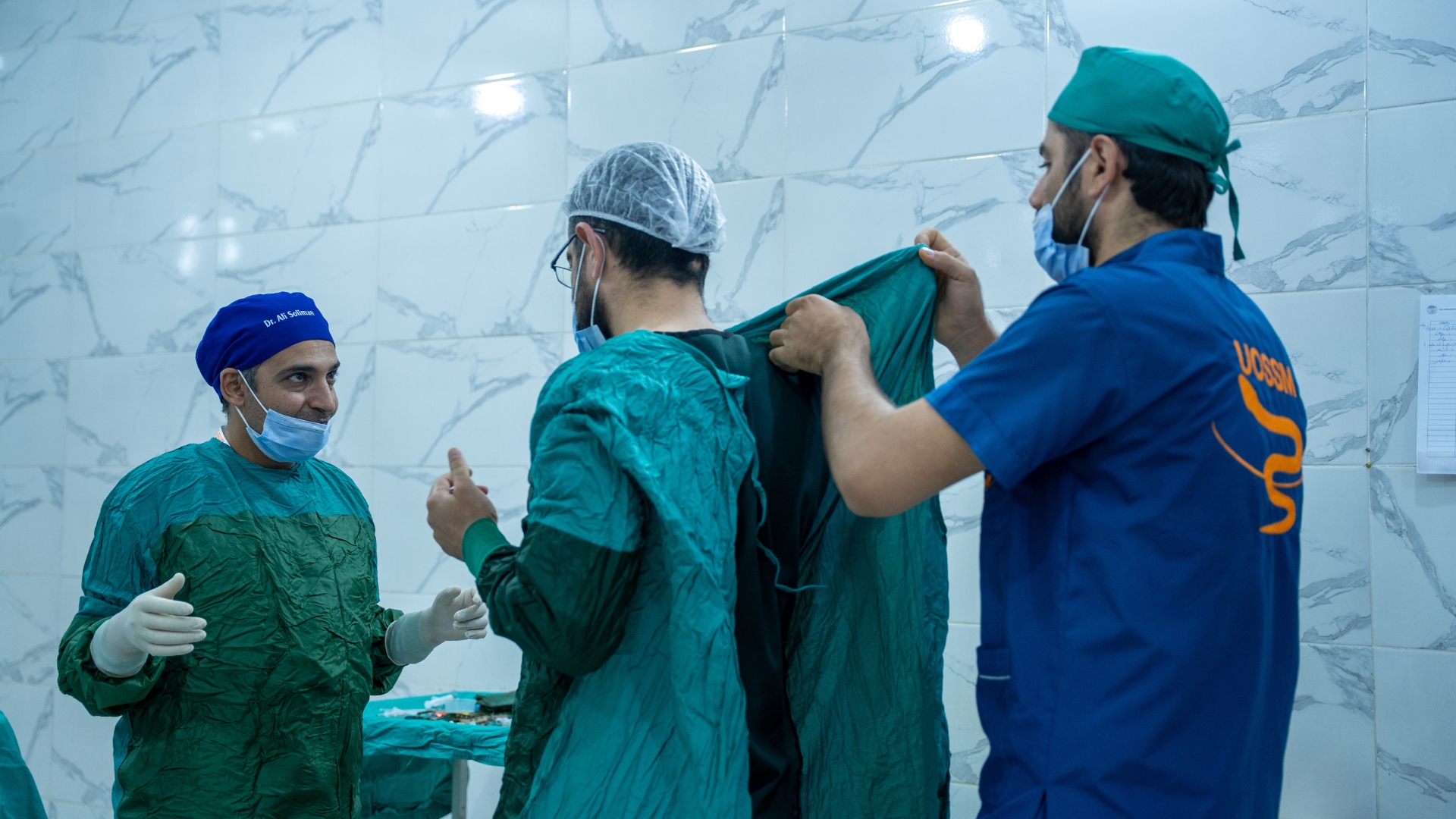 Doctors preparing for surgery in Syria with UOSSM Canada