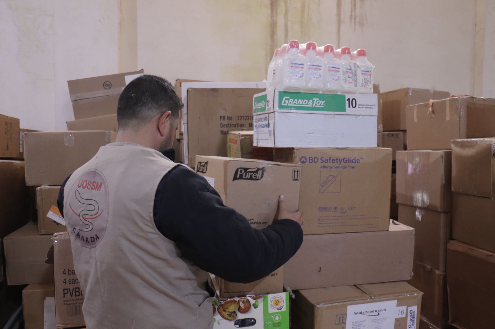UOSSM Canada Delivering Boxes to Gaza
