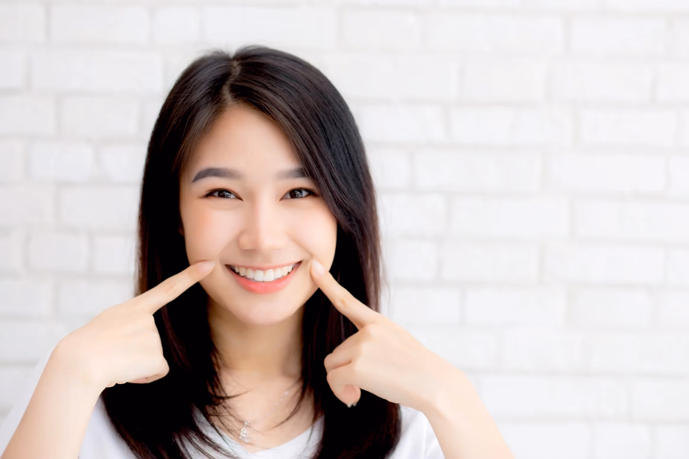 Smile Makeovers in Pasadena: Combining Cosmetics and Implants for Dramatic Results