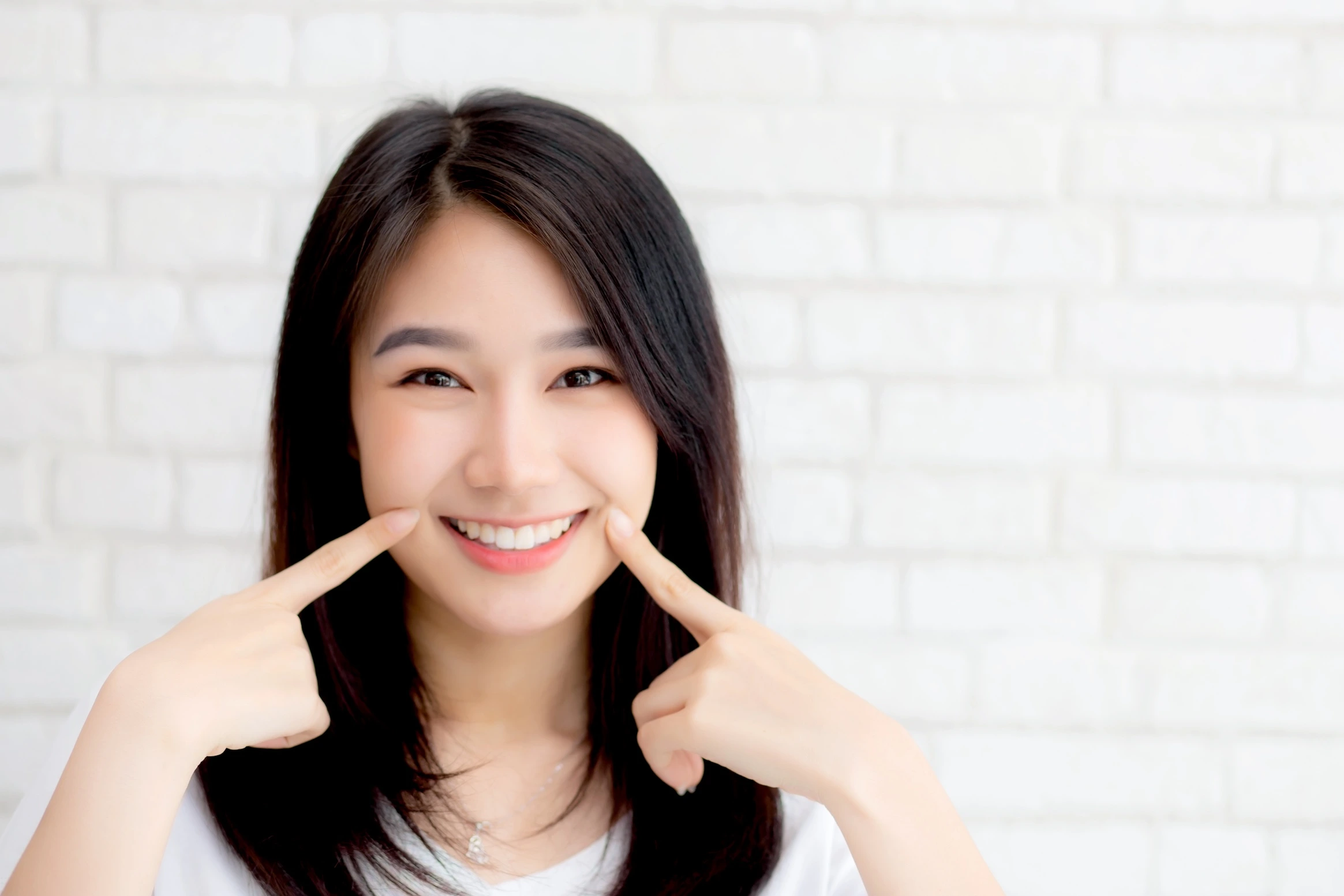 Smile Makeovers in Pasadena: Combining Cosmetics and Implants for Dramatic Results