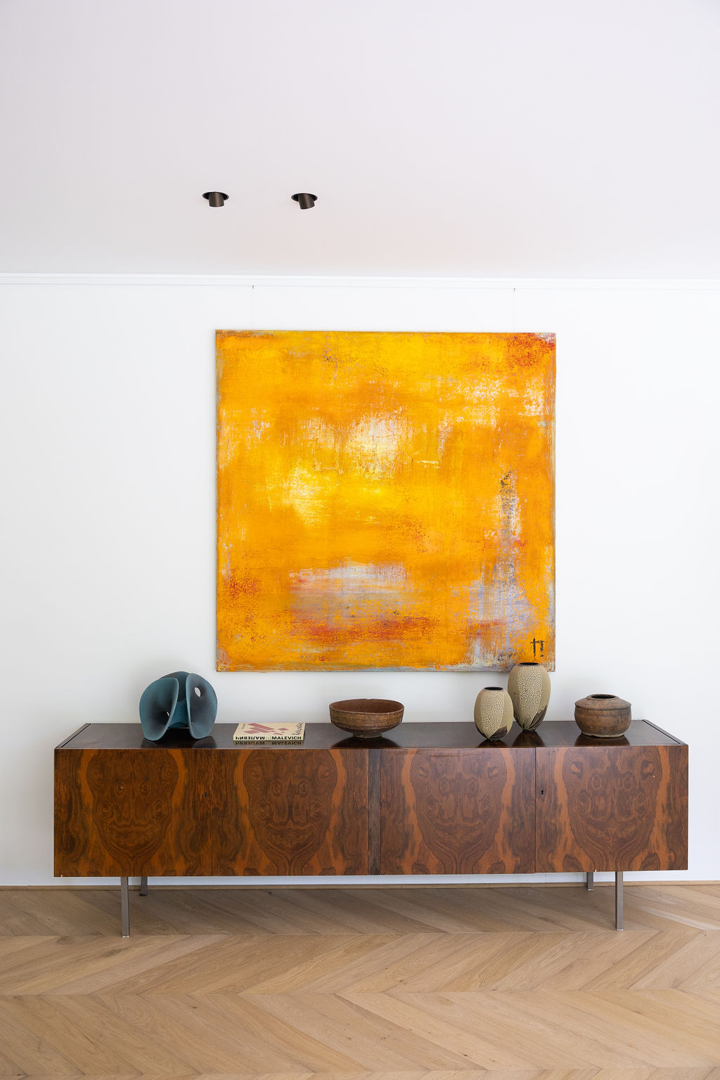 Large yellow and green painting with pigments on canvas by belgian artist Catherine van Pottelsberghe. One of a Kind. 