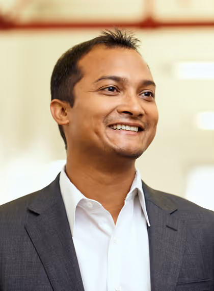 The biography image of Raj Gupta.