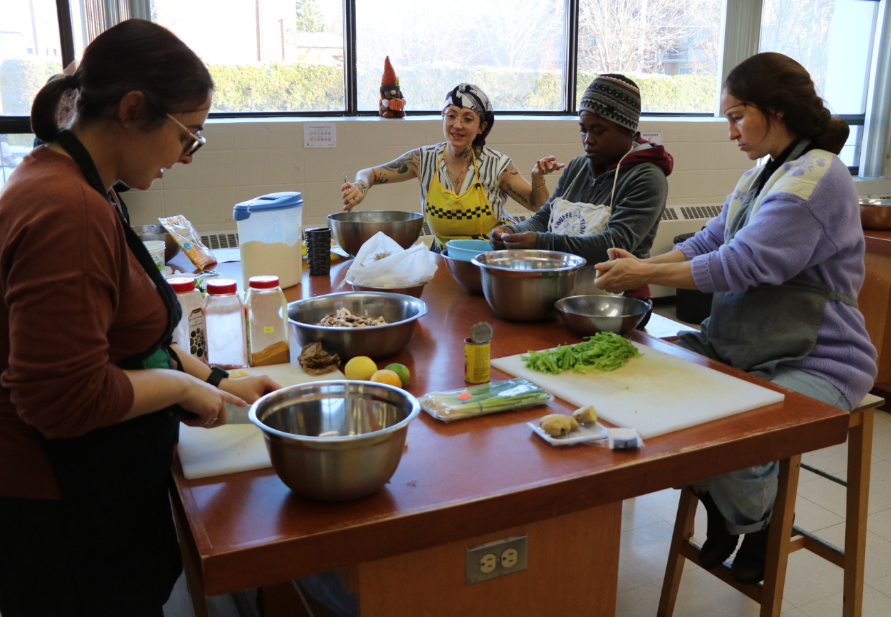 Participantes d'un atelier enfance-famille chez Bouffe-Action