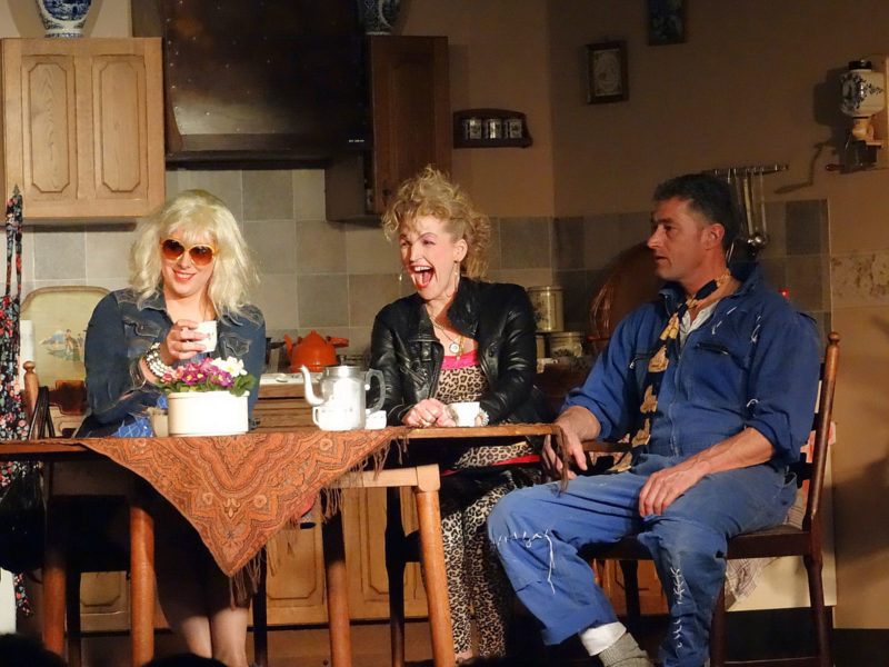 Food city restaurant people