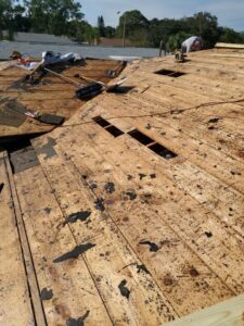 old St. Pete building before roof repair by Tampa roofing company