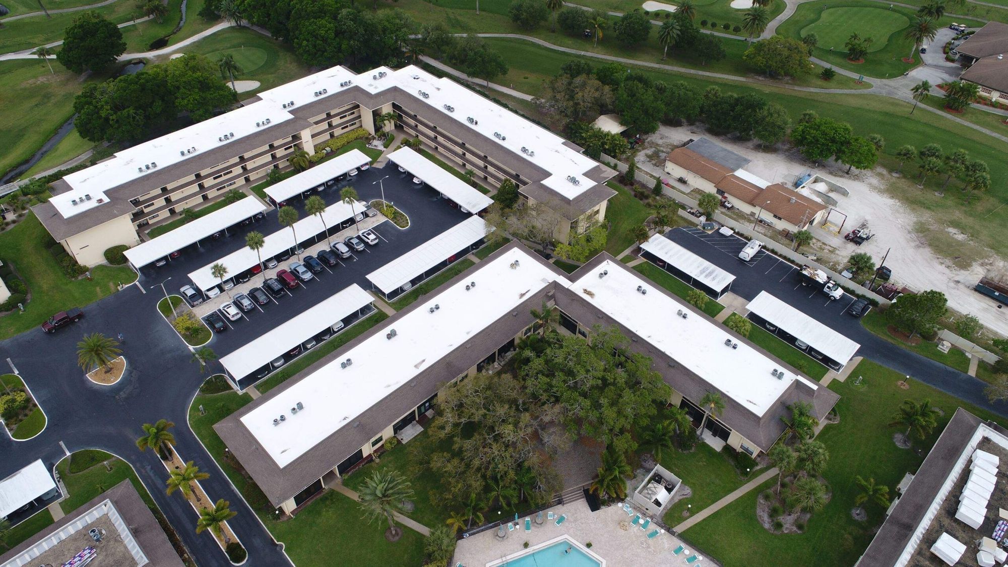 Experienced roofing contractors in Lutz FL providing quality service