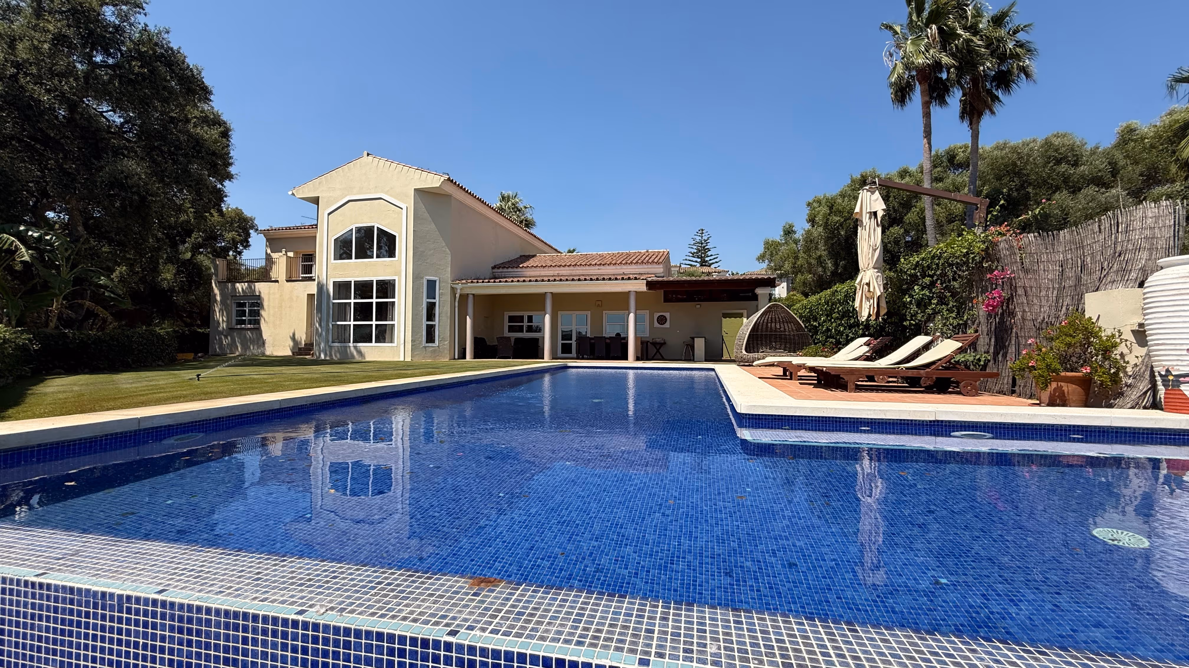 Charming Villa with Panoramic Golf Viewing