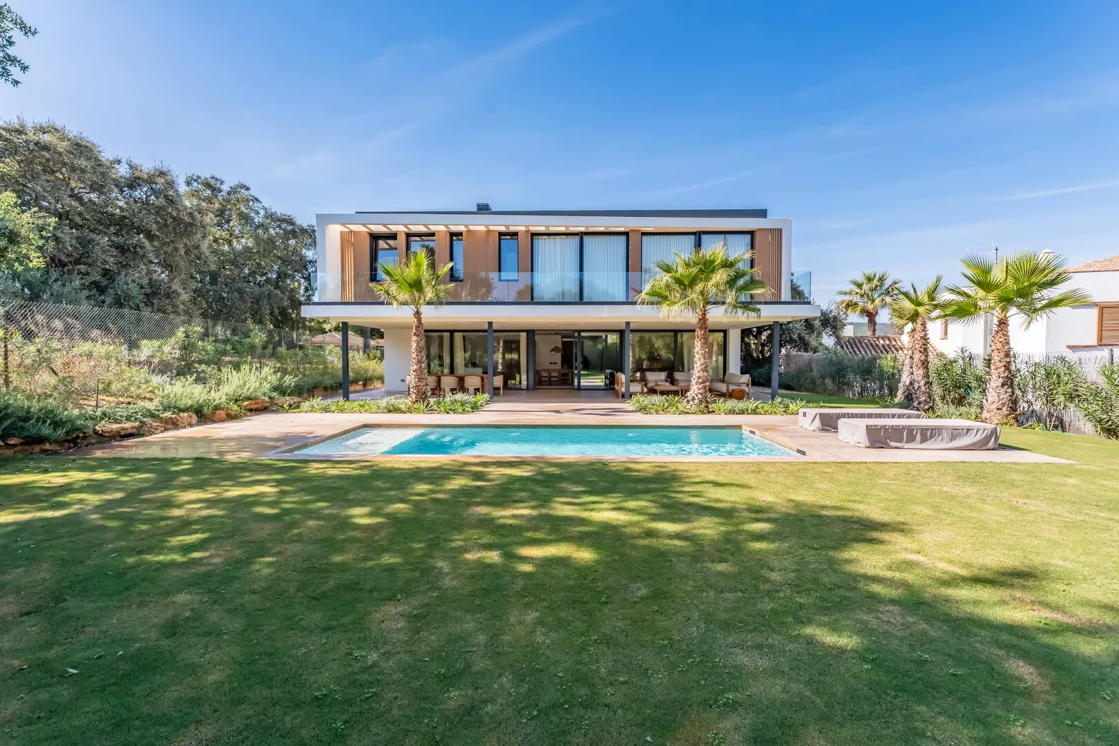 Villa Koa - Comtemporary 5 Bedroom Villa on Calle Buenos Aires (B Zone)