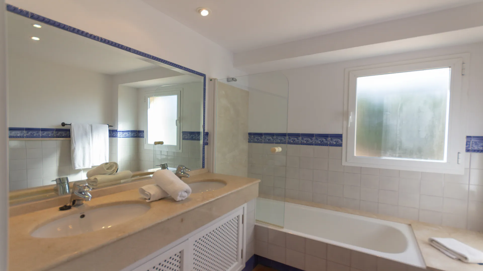 Villa Mariposa - Luxury 5 Bed Villa in Sotogrande Alto For Rent