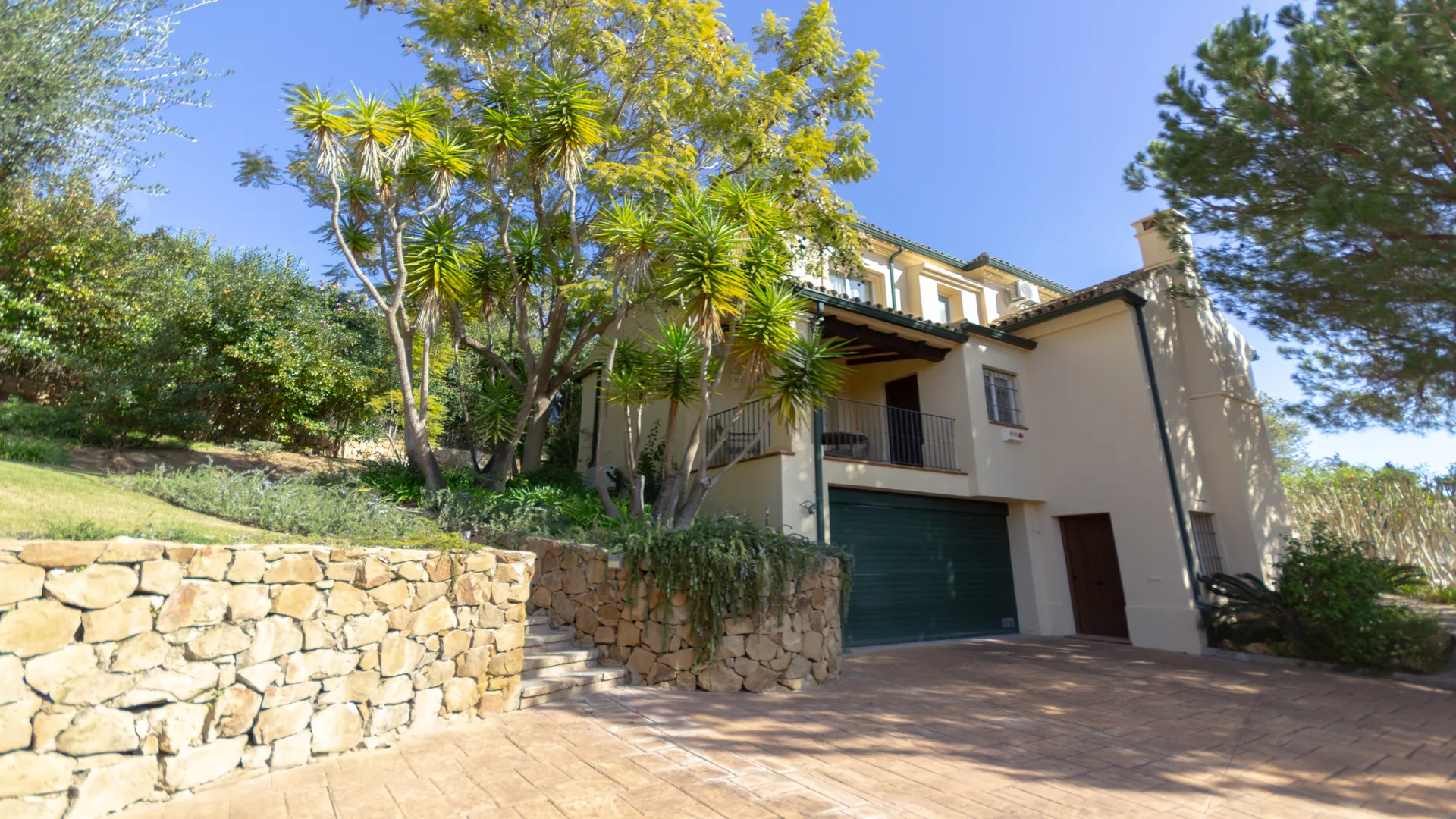 Villa Mariposa - Luxury 5 Bed Villa in Sotogrande Alto For Rent