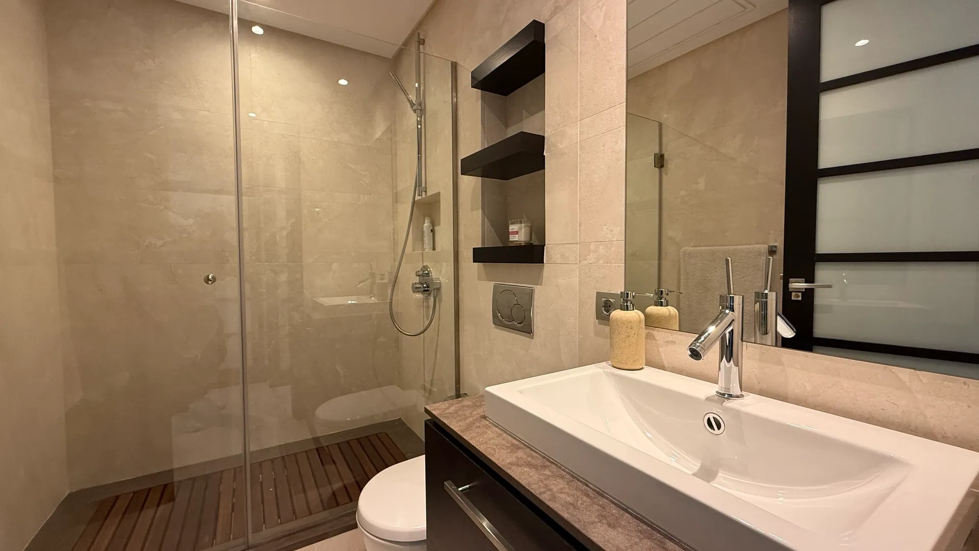 Elegant Ground Floor Apartment in La Hacienda de Valderrama