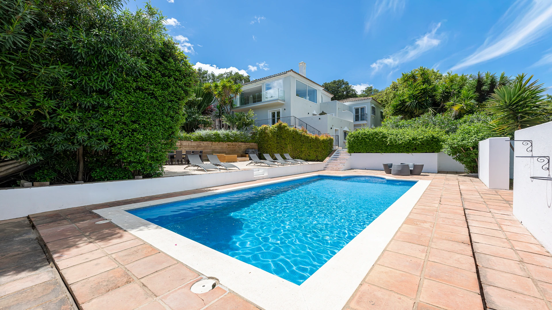 Elegant 6-Bedroom Villa in Sotogrande’s E Zone with Sea and La Reserva Views