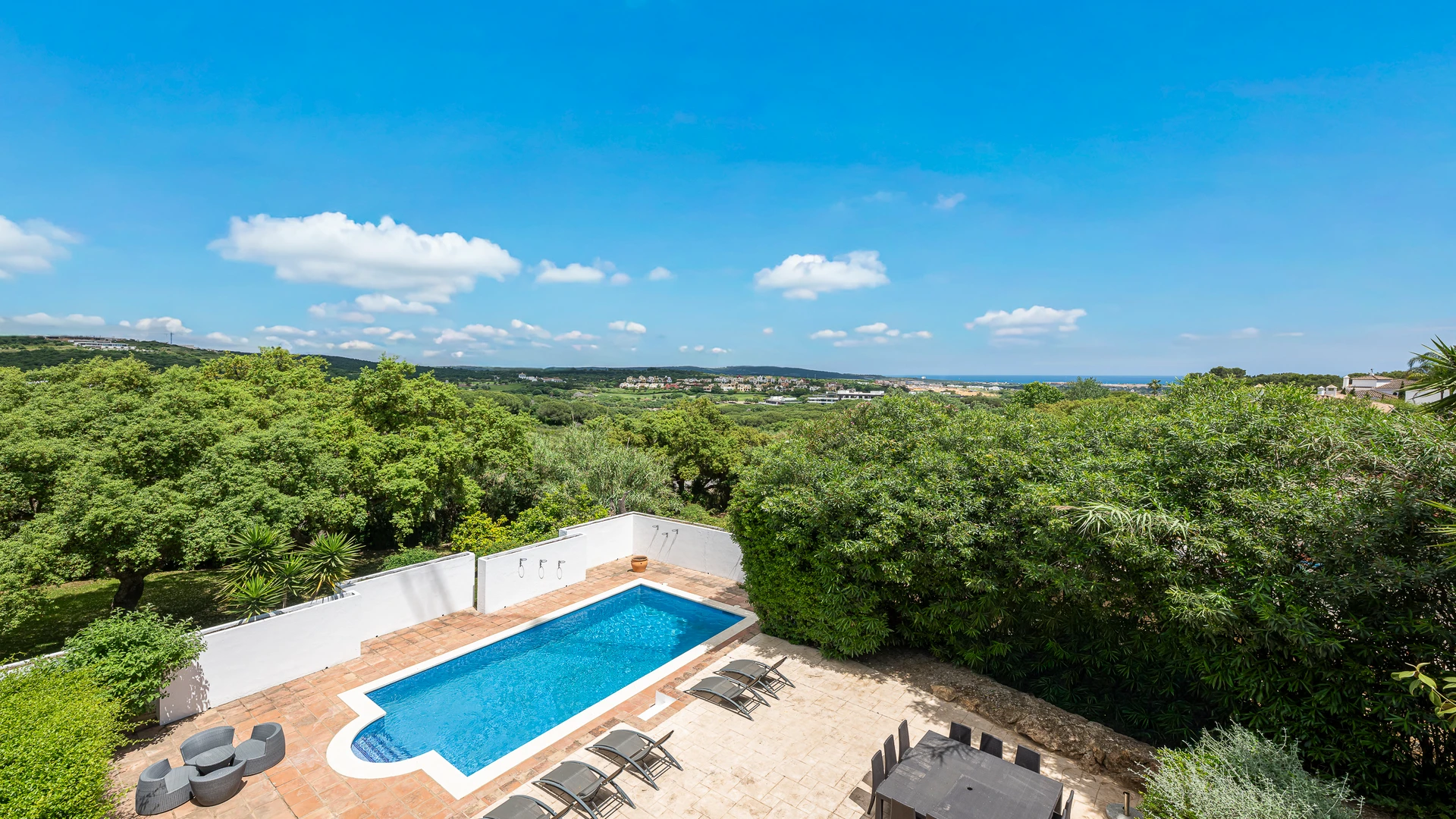 Elegant 6-Bedroom Villa in Sotogrande’s E Zone with Sea and La Reserva Views