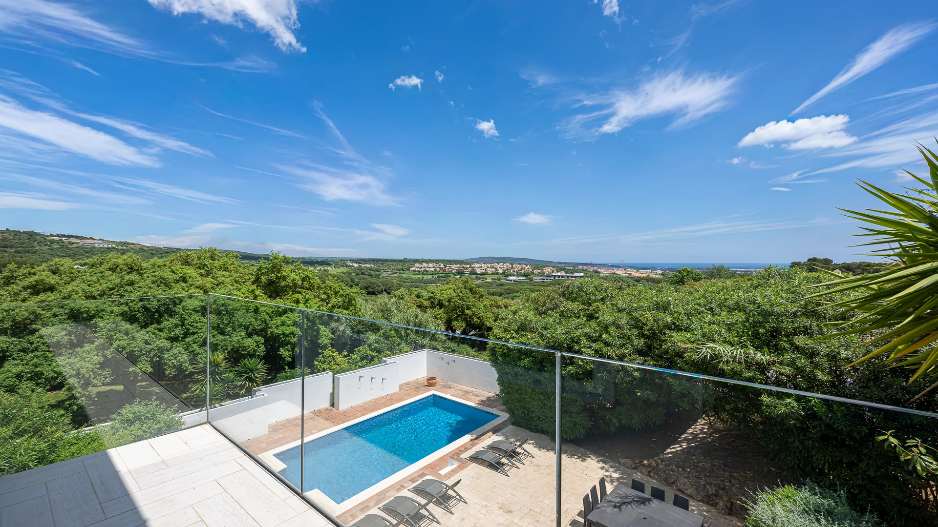Elegant 6-Bedroom Villa in Sotogrande’s E Zone with Sea and La Reserva Views