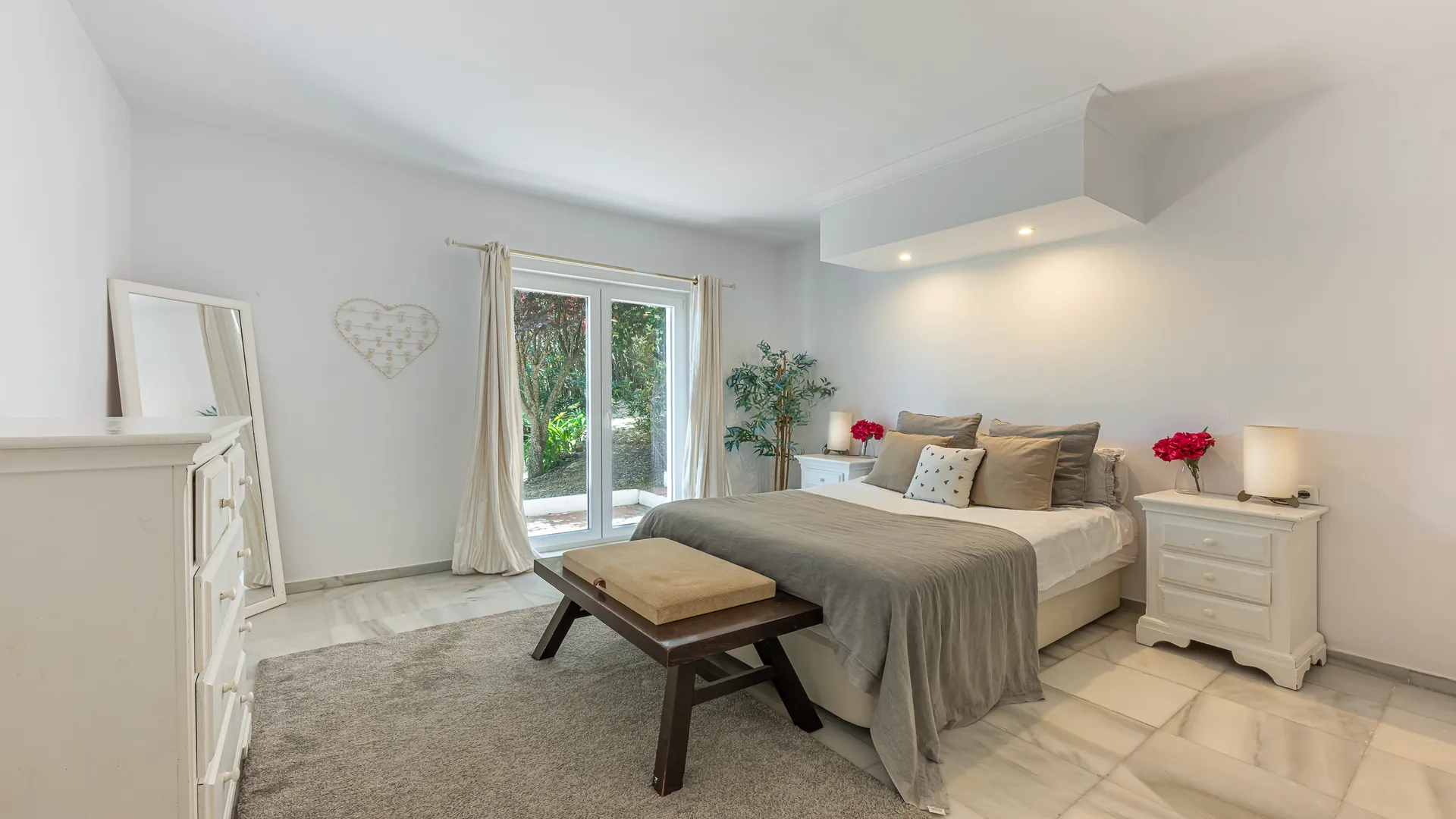 Elegant 6-Bedroom Villa in Sotogrande’s E Zone with Sea and La Reserva Views