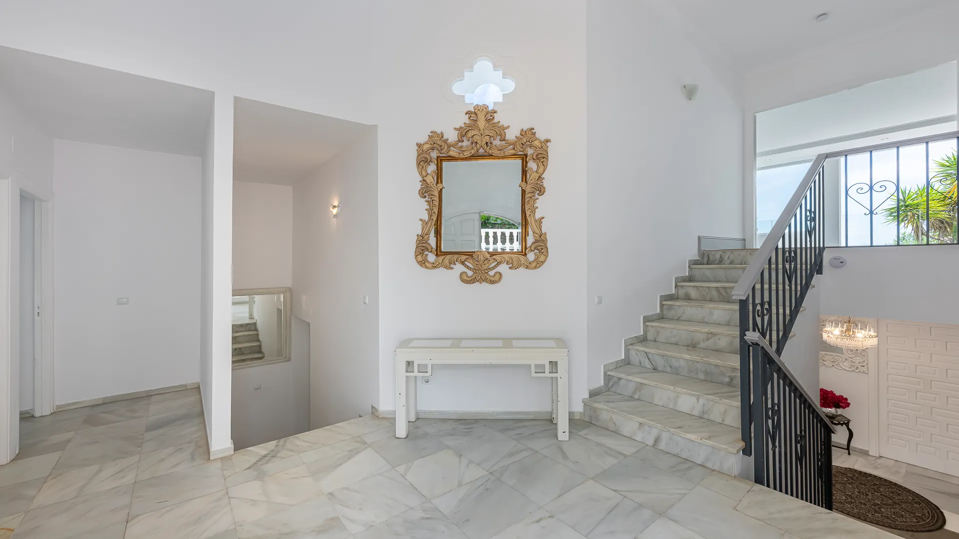 Elegant 6-Bedroom Villa in Sotogrande’s E Zone with Sea and La Reserva Views