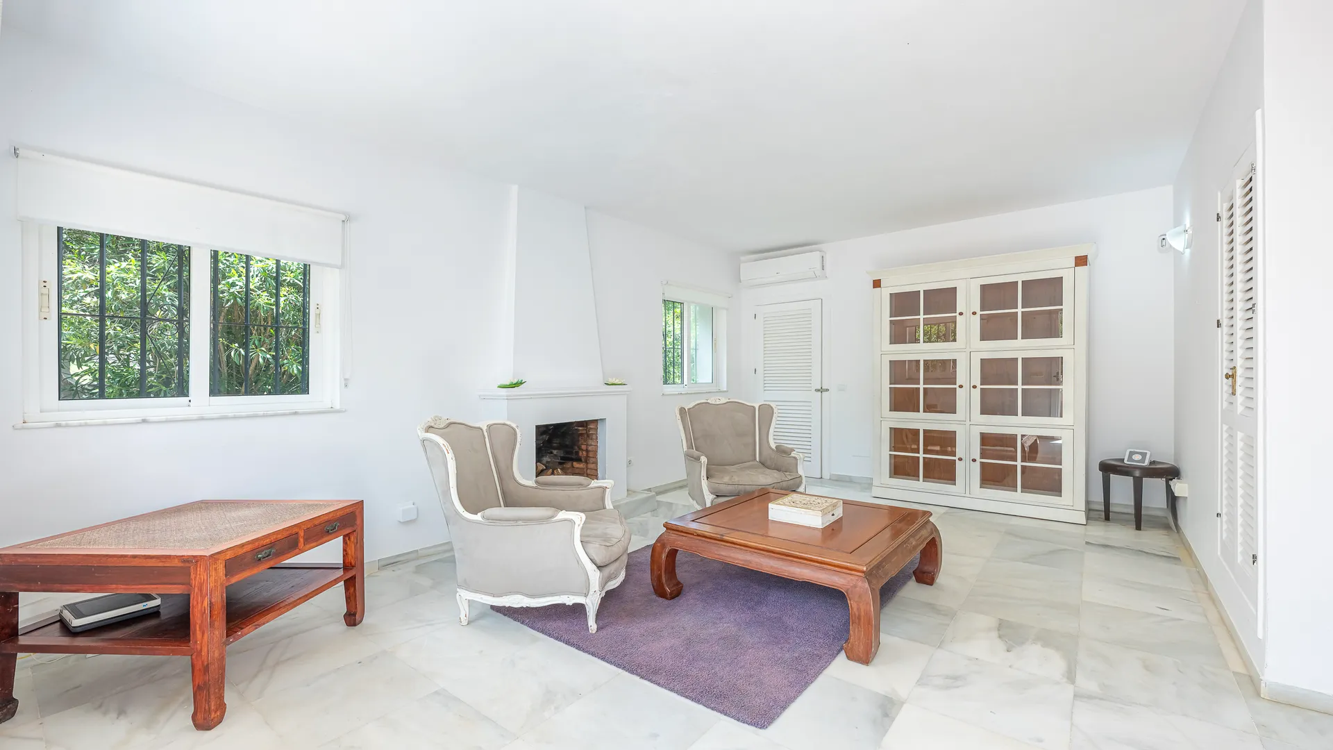 Elegant 6-Bedroom Villa in Sotogrande’s E Zone with Sea and La Reserva Views