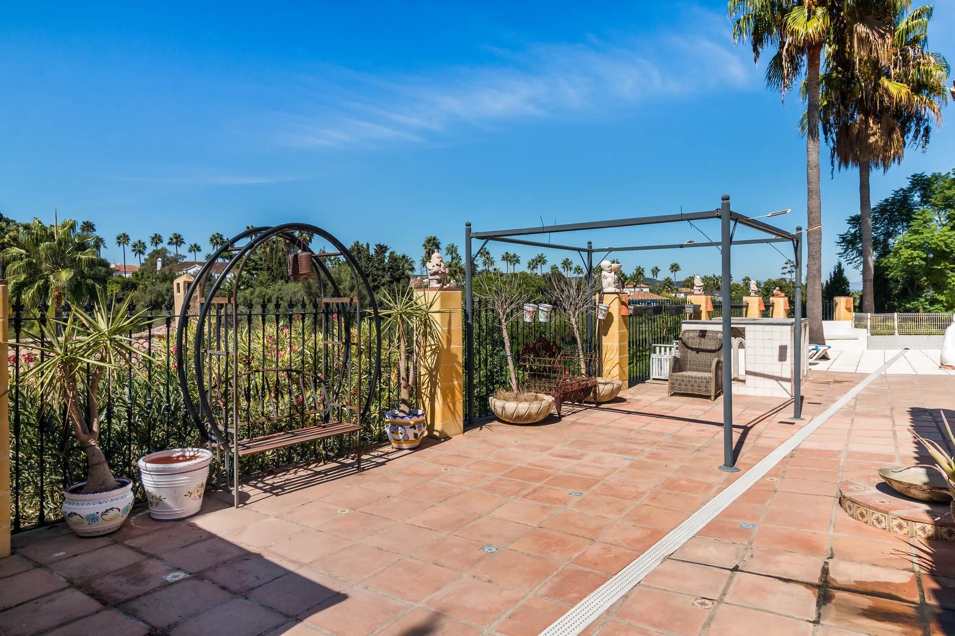 Charming Andalucian Villa in the B Zone