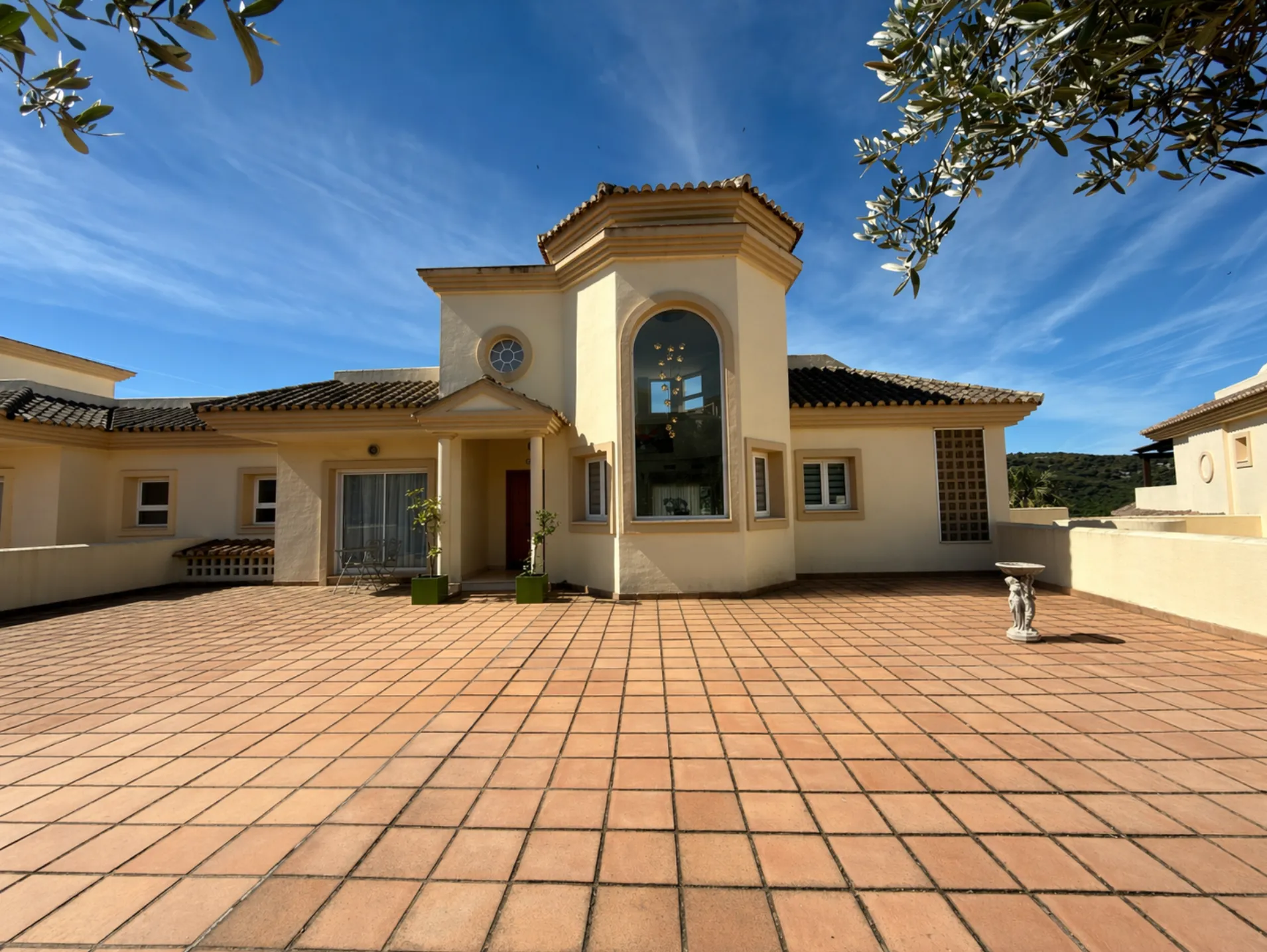 3 Bed Penthouse with Panoramic Views in San Roque Club