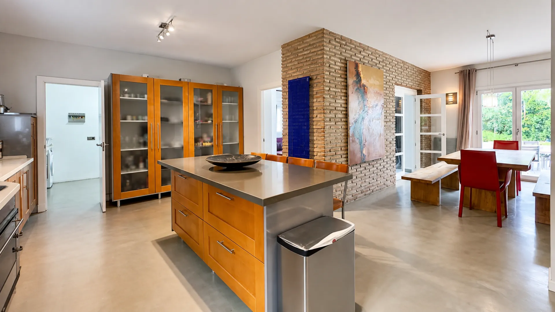 Villa Pacharan - Luxury 6 bedroom villa on Paseo del Parque for rent