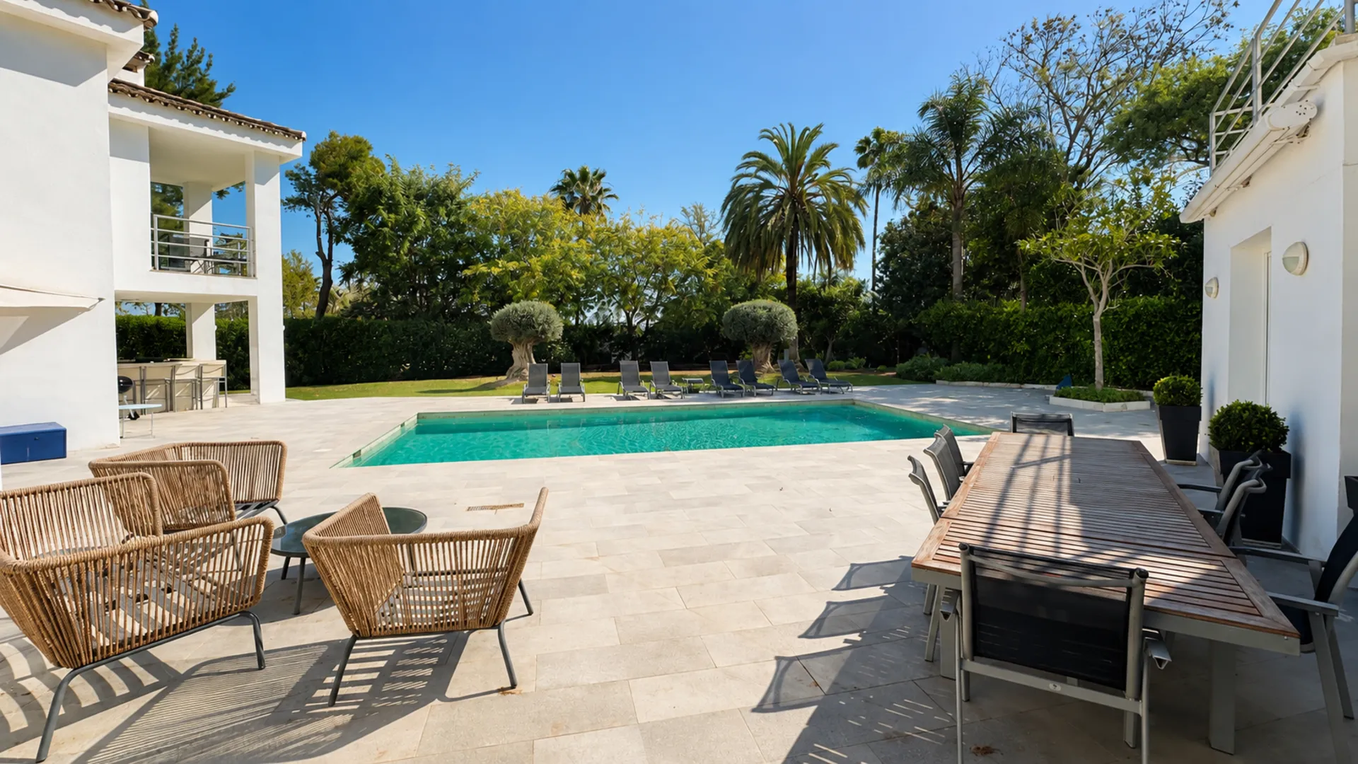 Villa Pacharan - Luxury 6 bedroom villa on Paseo del Parque for rent