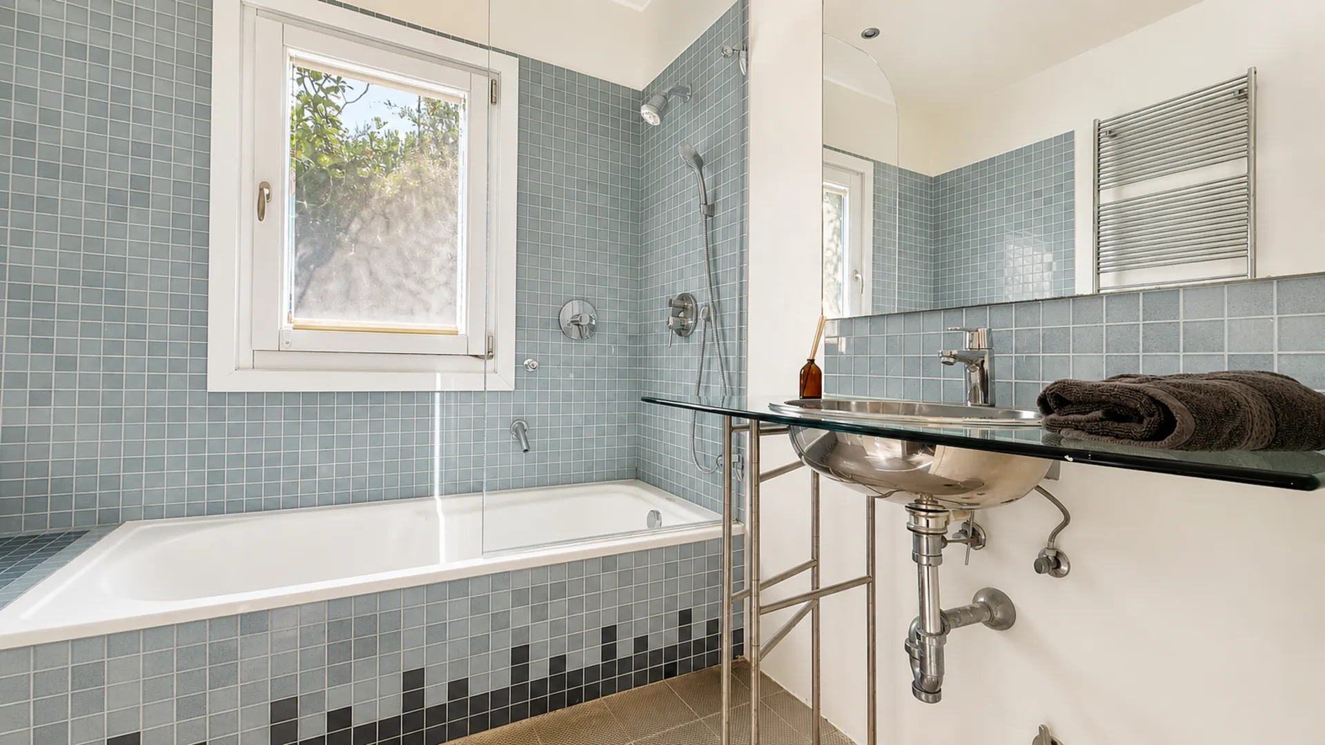 Villa Pacharan - Luxury 6 bedroom villa on Paseo del Parque for rent