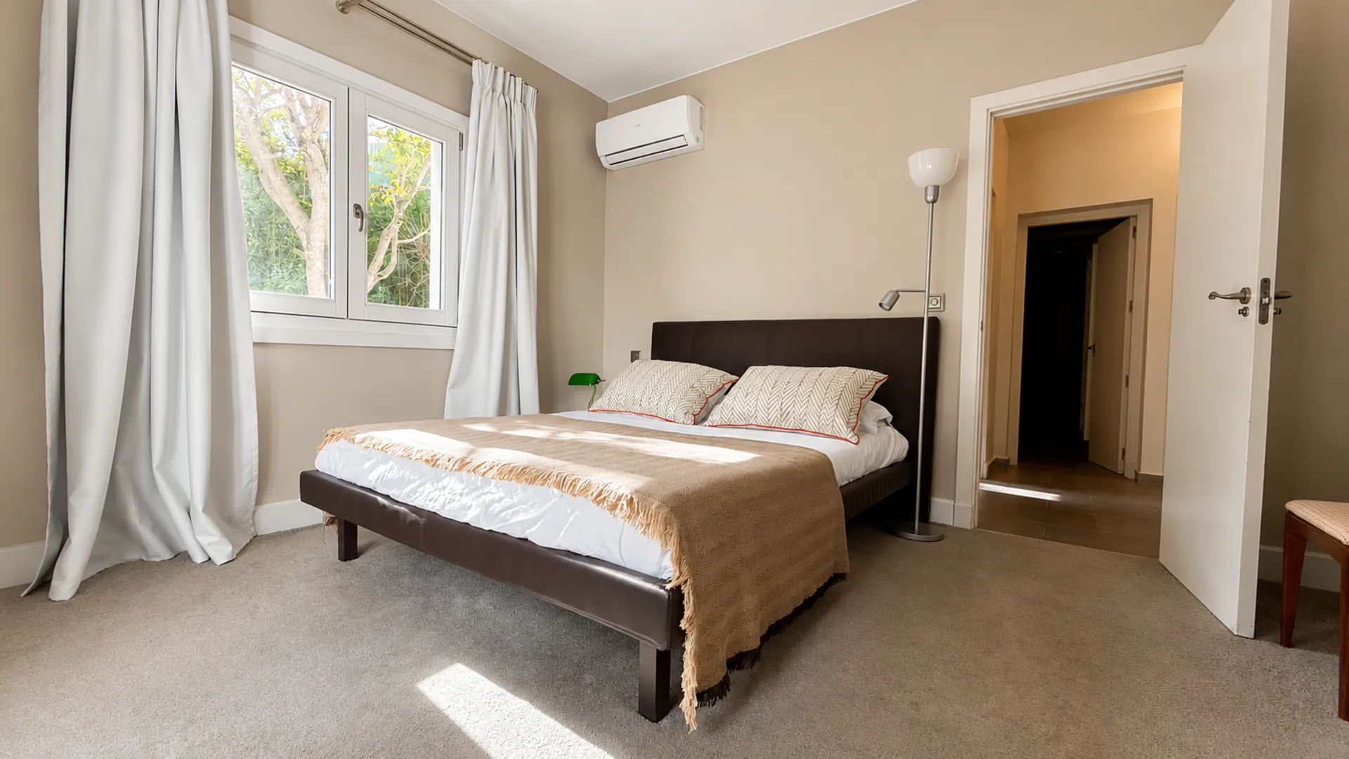 Villa Pacharan - Luxury 6 bedroom villa on Paseo del Parque for rent