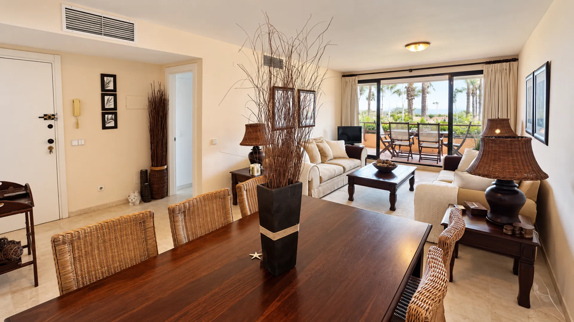 Apartamento impecable de 2 dormitorios en Paseo del Mar con vistas al mar