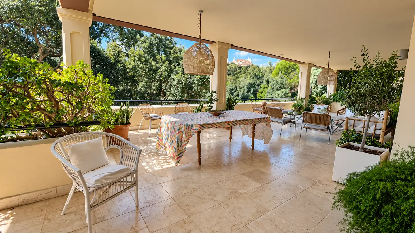 Elegant Four-Bedroom Apartment in Valgrande, Sotogrande Alto