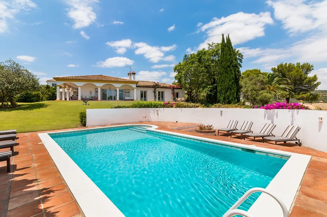 Casa Christina - Bright & Spacious 5 Bed Bungalow in Sotogrande Alto For Rent