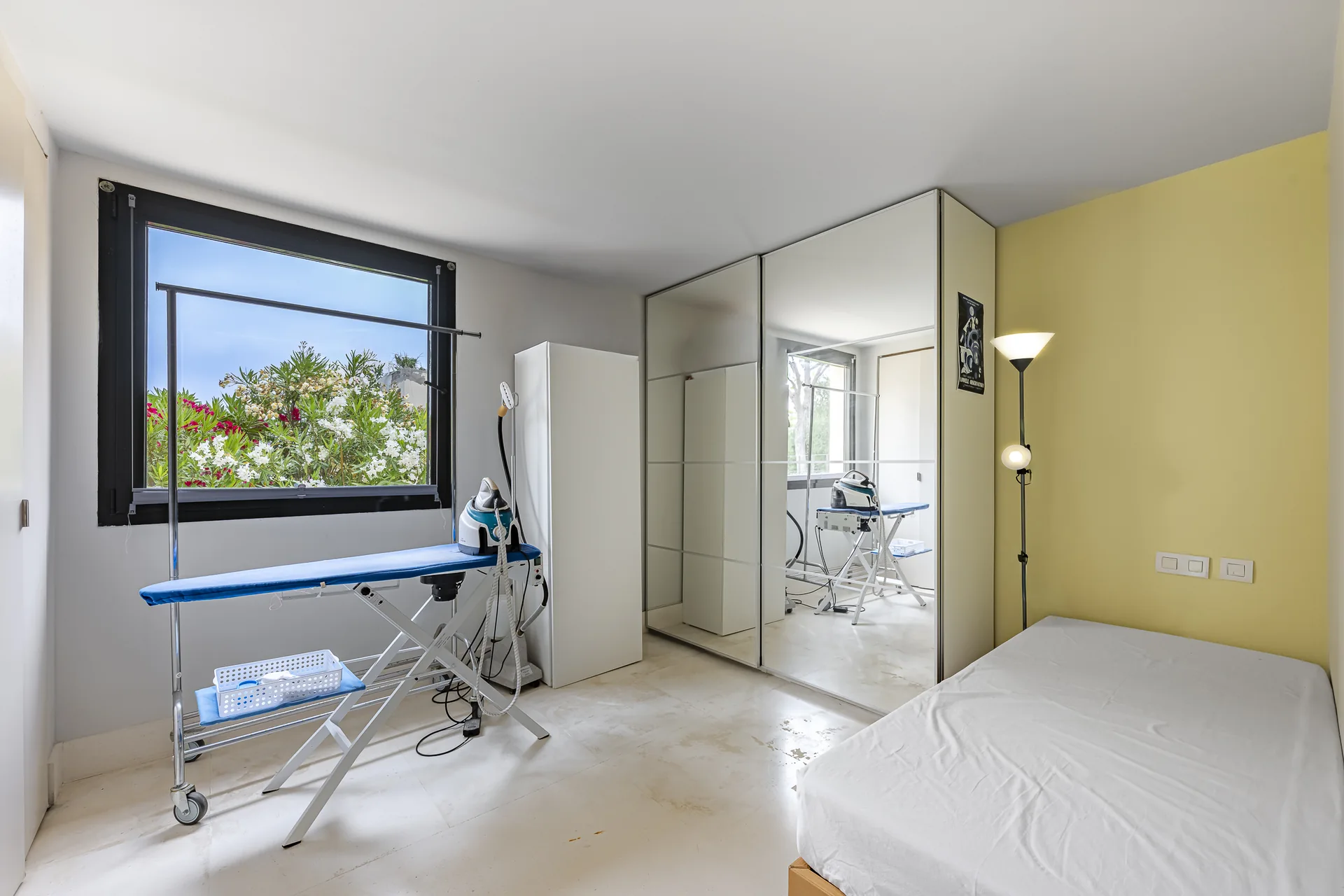 Utility room with mirrored wardrobes and a window onto the garden