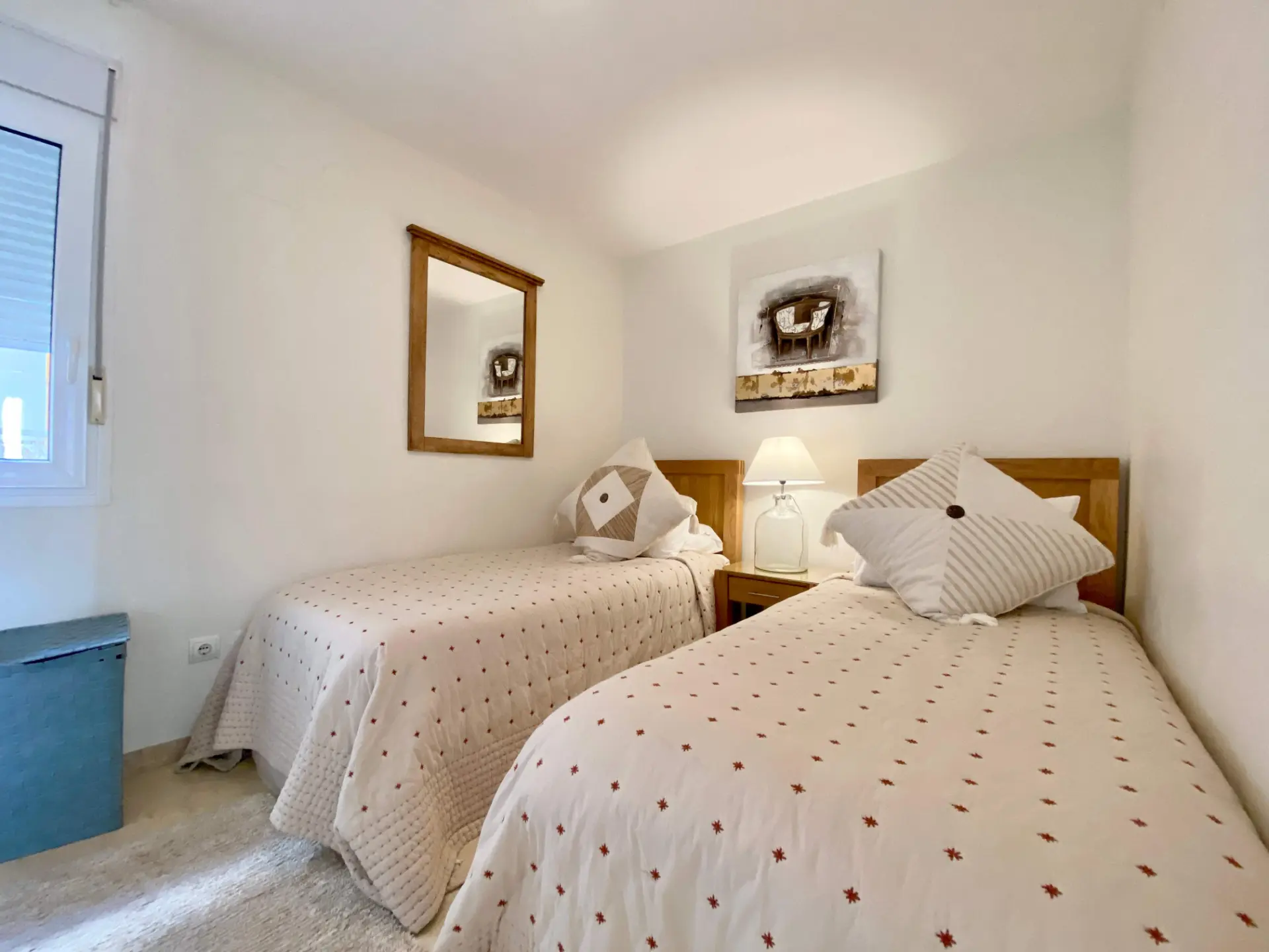 Twin bedroom with two single beds
