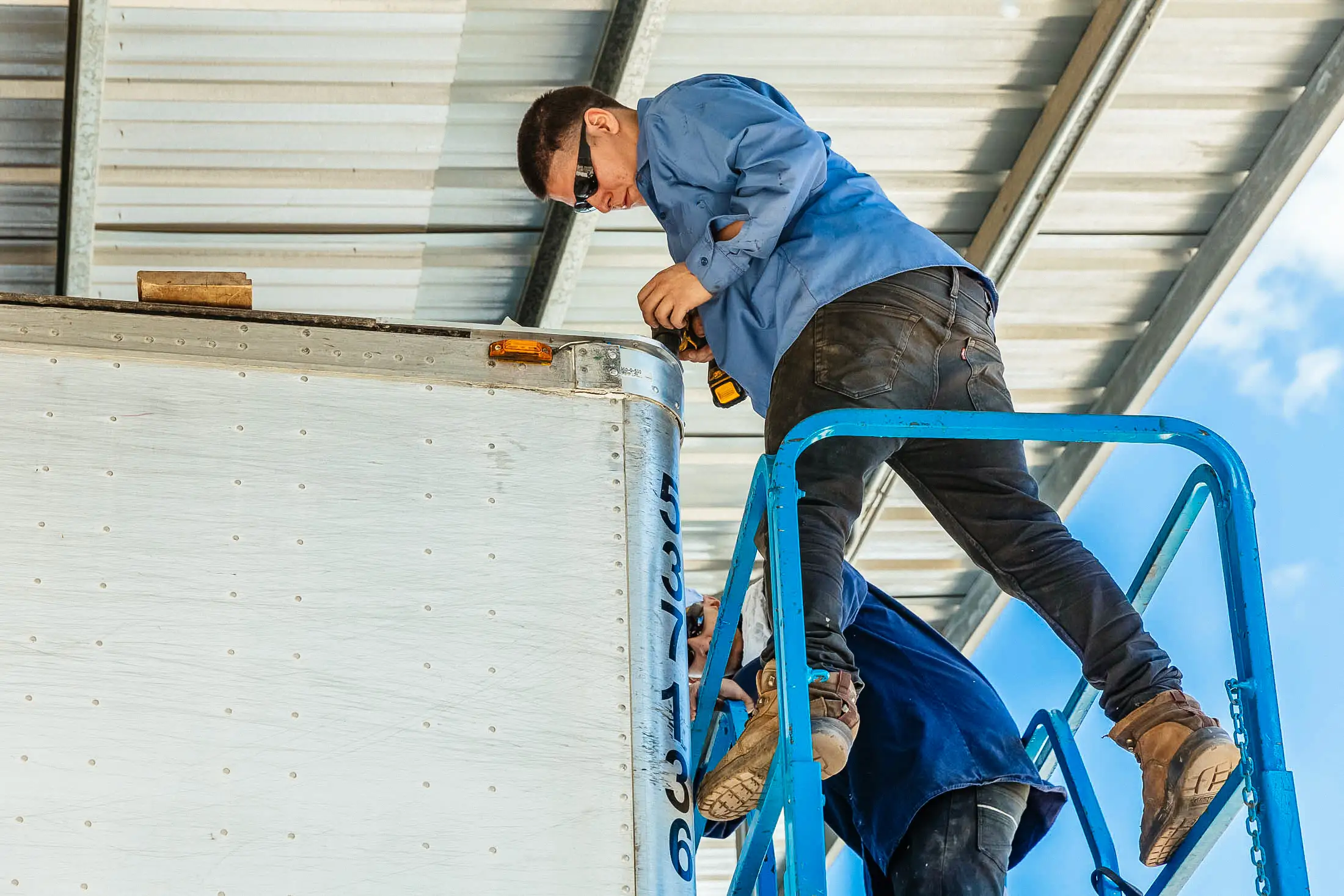 Diesel mechanic performing Trailer Repair in Phoenix, AZ