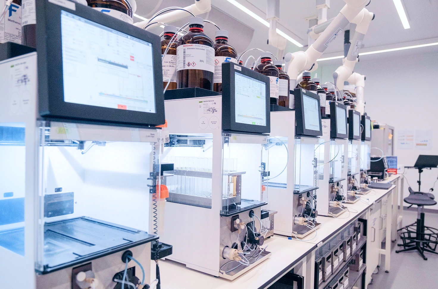 Computers and equipment in a modern chemistry lab