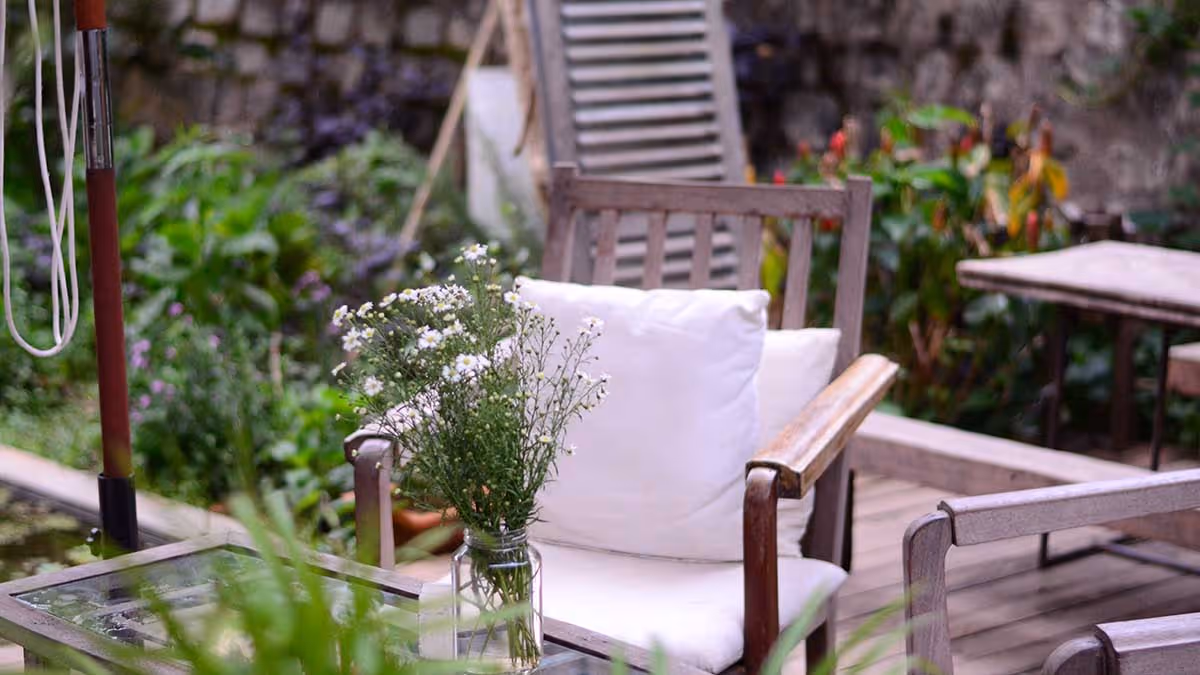Frisse tuin bij een appartement