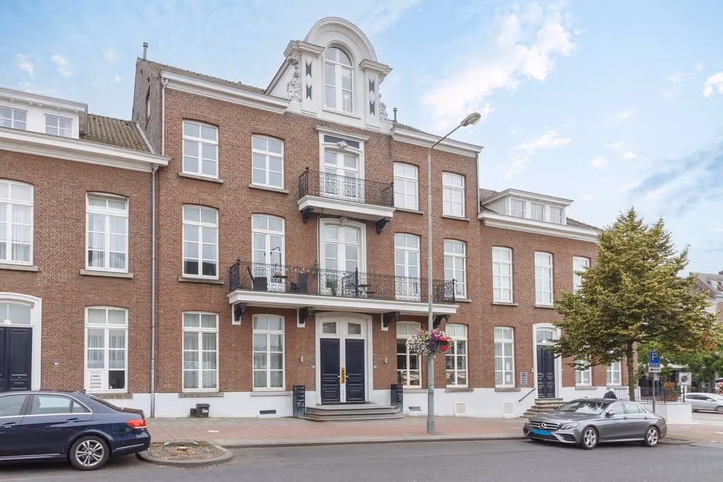 Roermond - Stationsplein 6 A