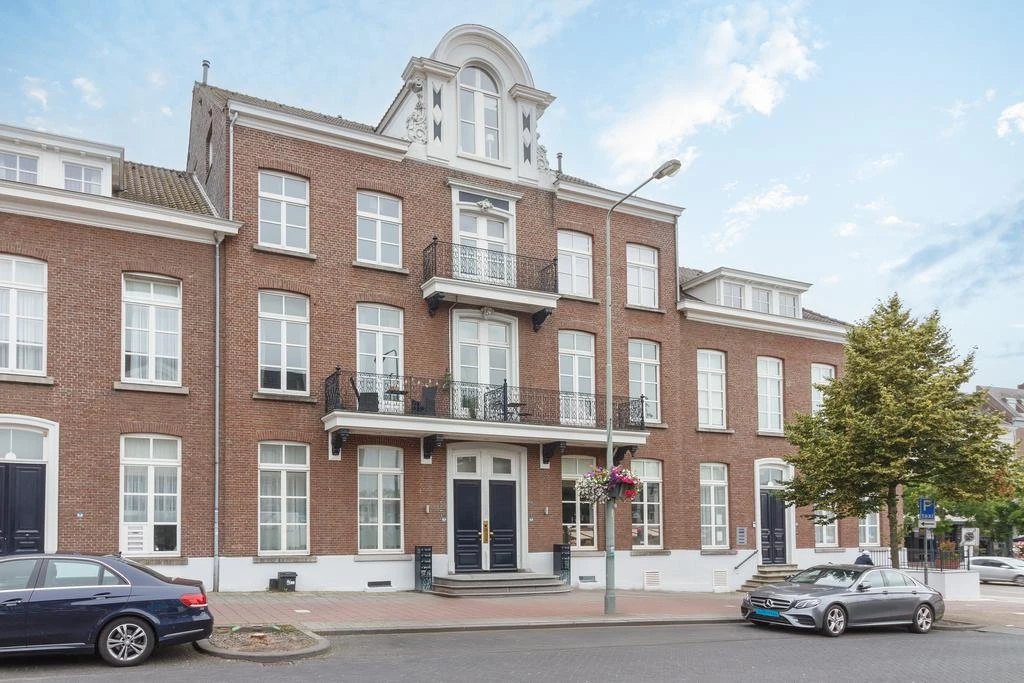 Roermond - Stationsplein 6 A