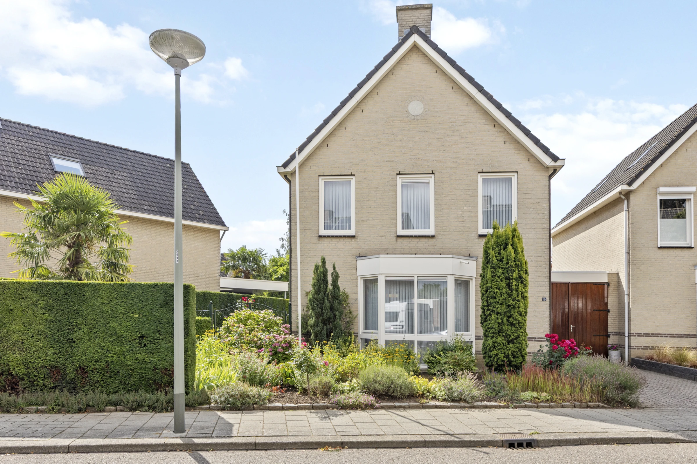 Hoekwoning te koop: Brikkenoven 16, Roermond
