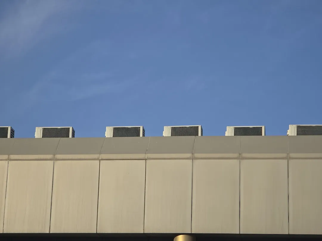 Large-scale commercial HVAC system on a rooftop - duct cleaning companies des moines