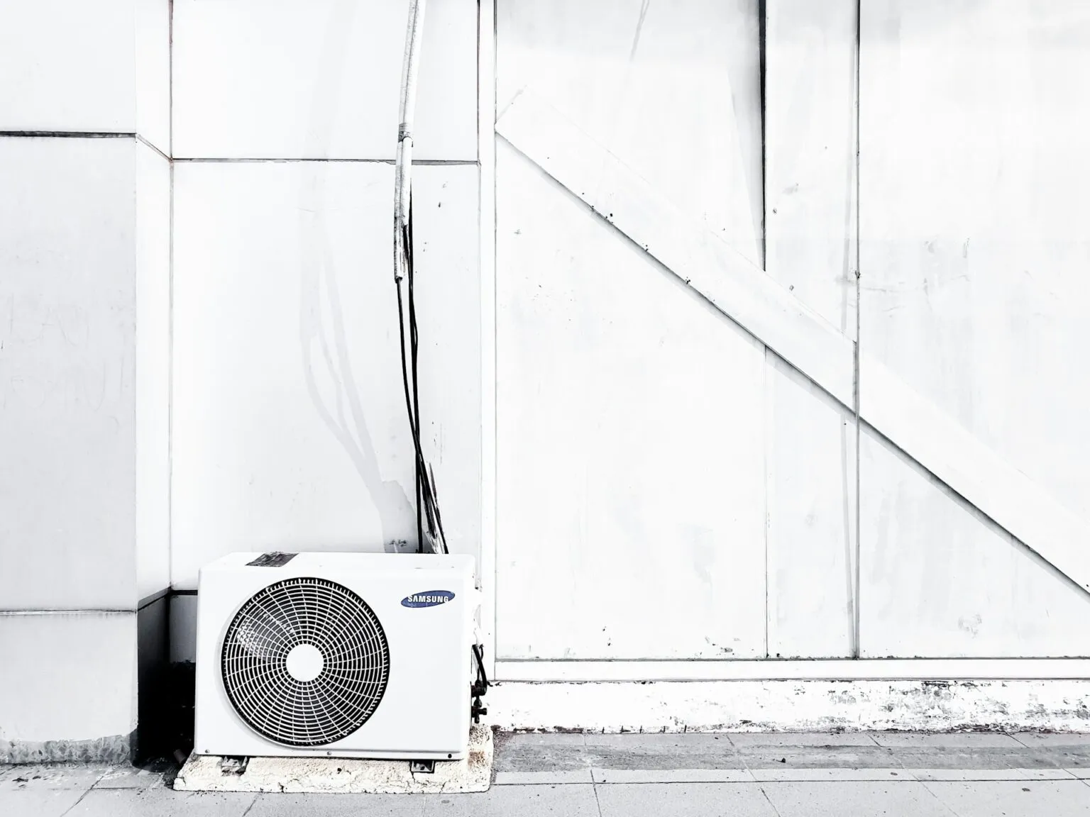 5 Warning Signs Your Ductless AC Compressor is Failing in West Des Moines