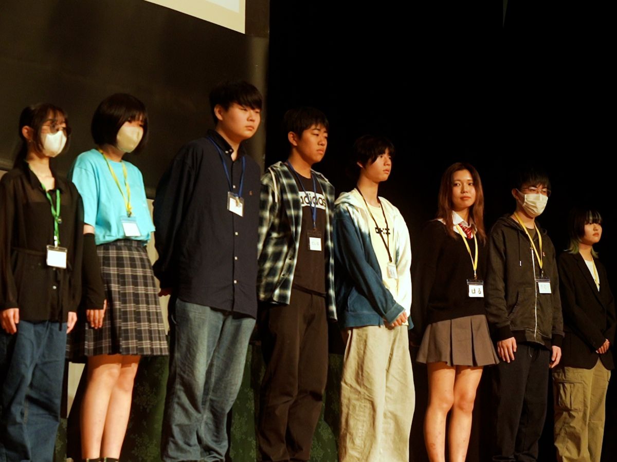 image of thriving ecosystems