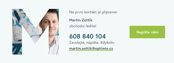 Kombinace písmen a fotek tvoří výrazný vizuální prvek, který se prolíná celým webem.