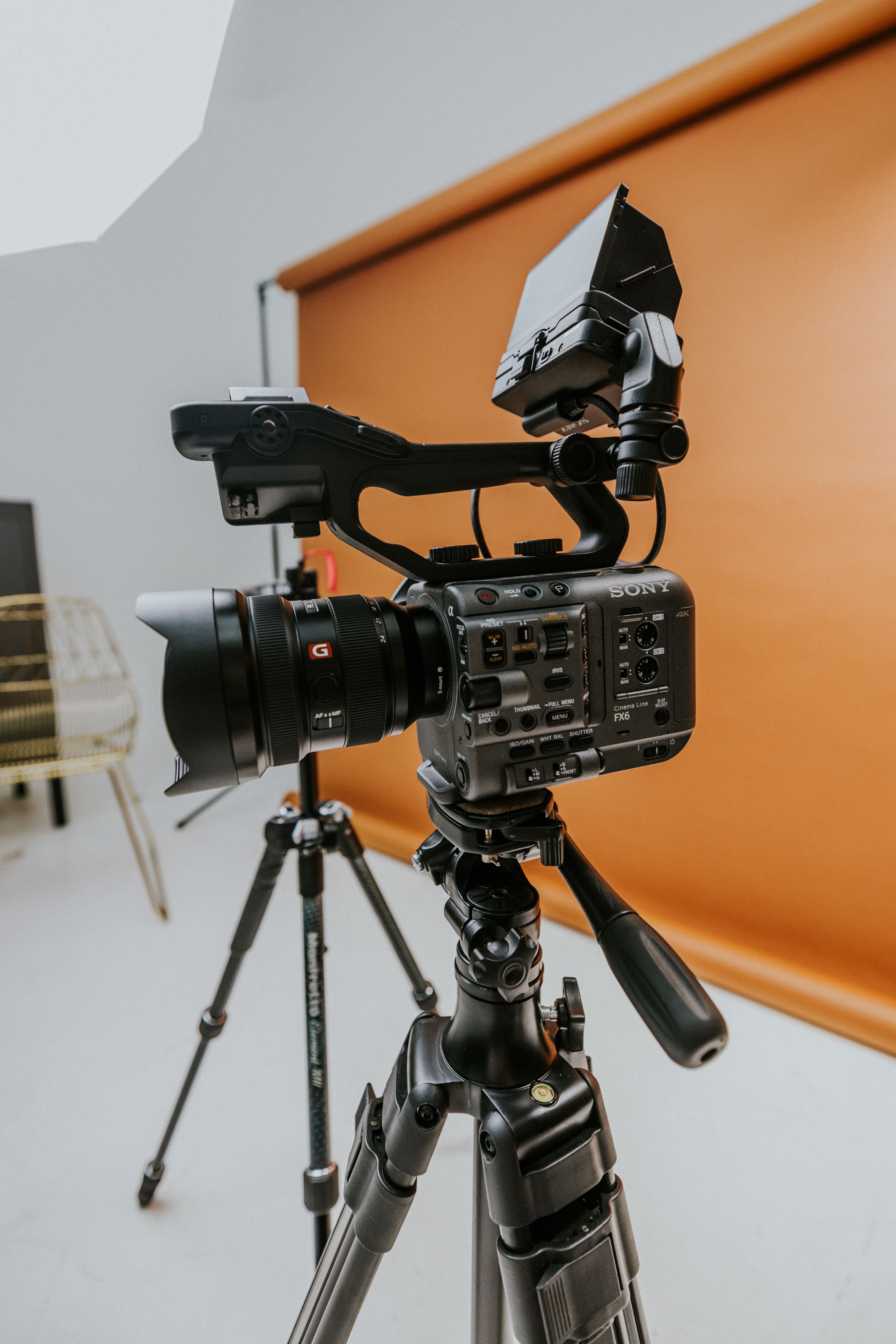 Vidéo corporate, vidéo institutionnelle : choisissez le bon format pour votre communication. Réaliser une vidéo d'entreprise n'a jamais été aussi accessible !