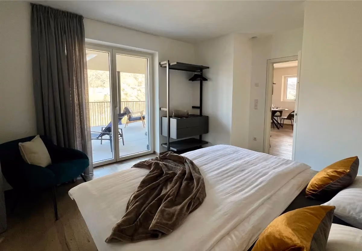 Sommerwiese am Vinea Guesthouse Karneid – Natur pur im Eggental Südtirol
