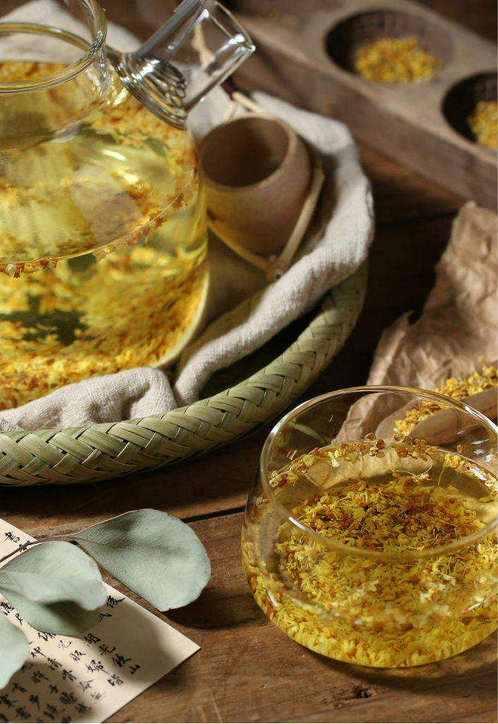 Product image of glassware and towels on a tray.