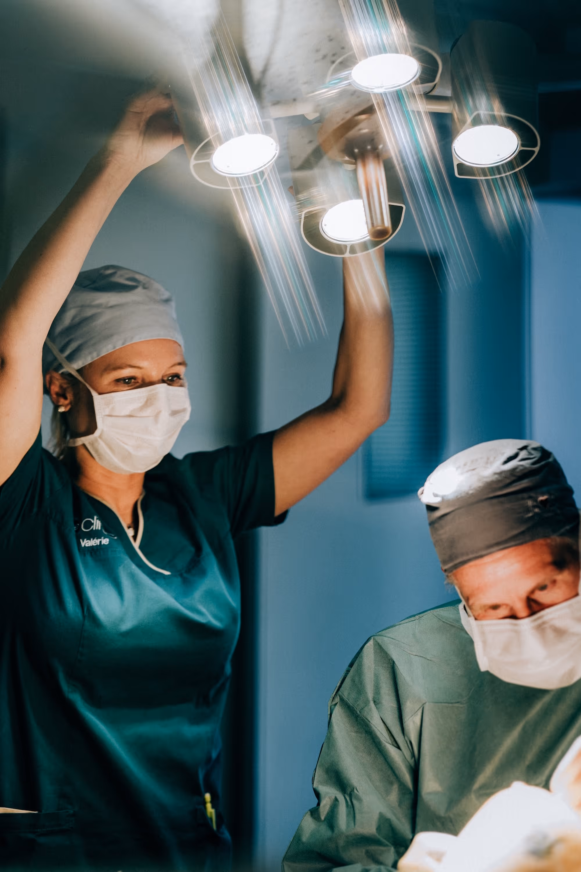 Equipe médicale hair2beclinic en opération