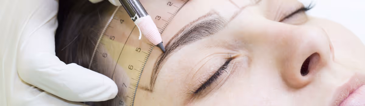 Greffe de sourcils pour femmes