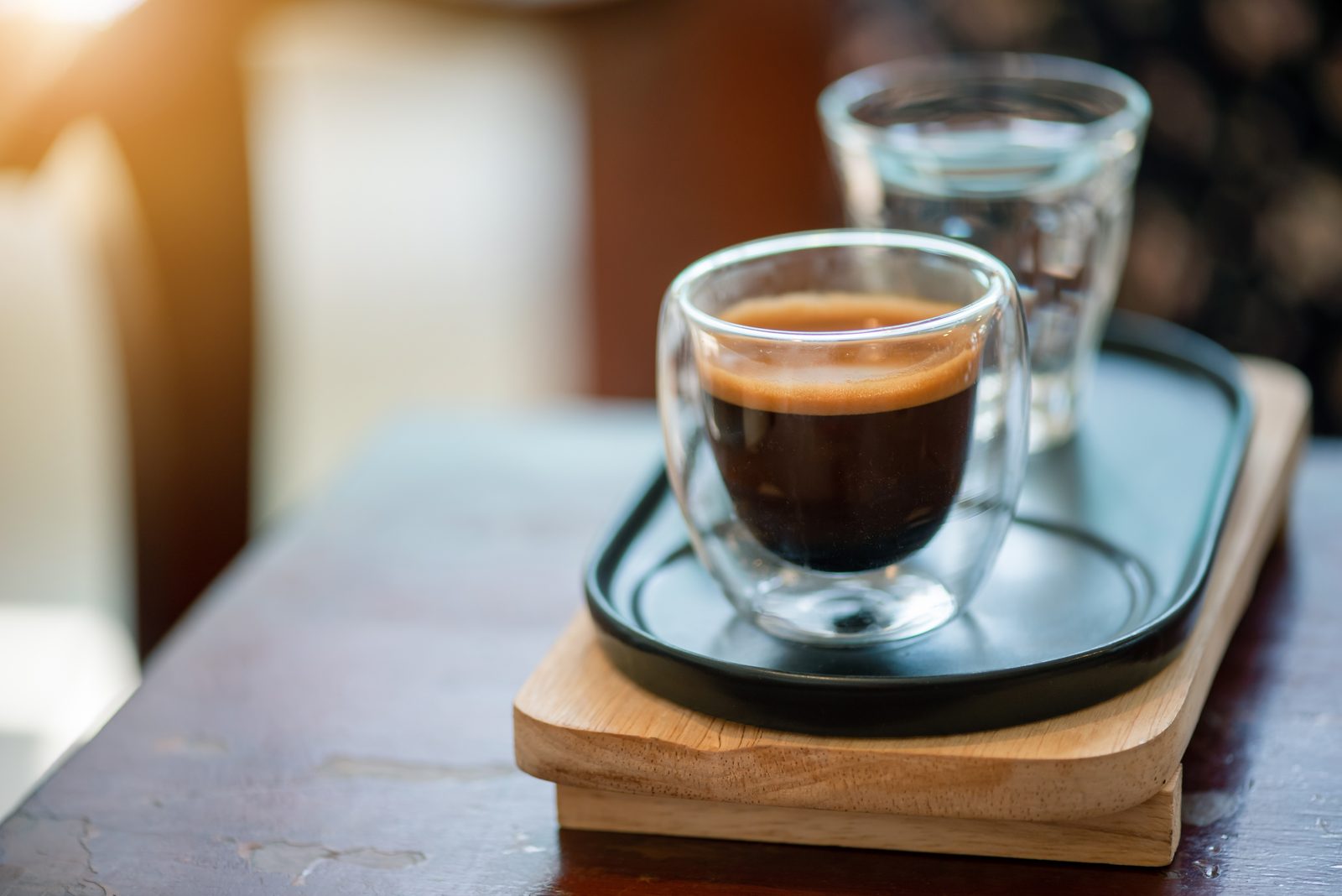 Espresso i szklanka czystej wody