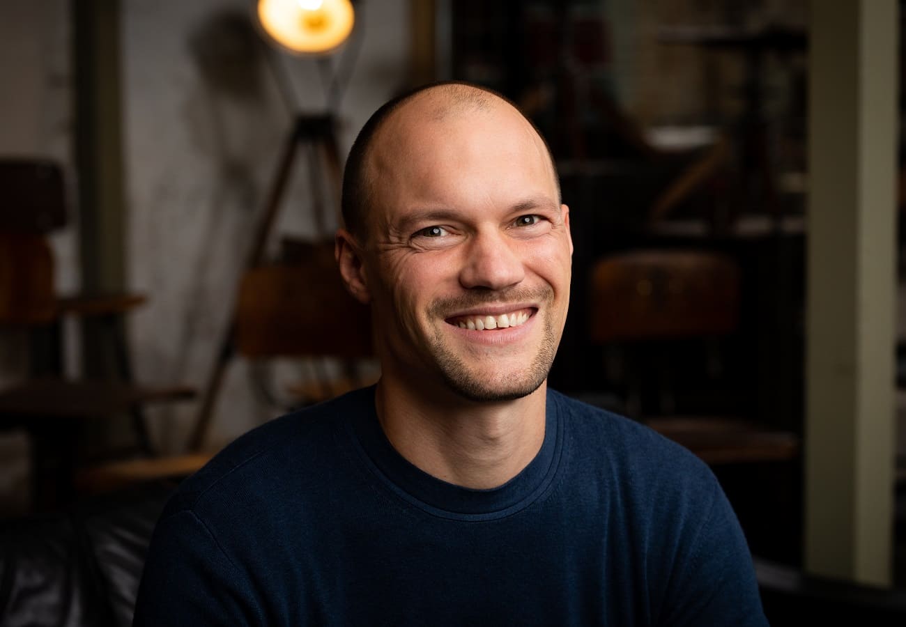 [headshot] image of customer (for a construction company)