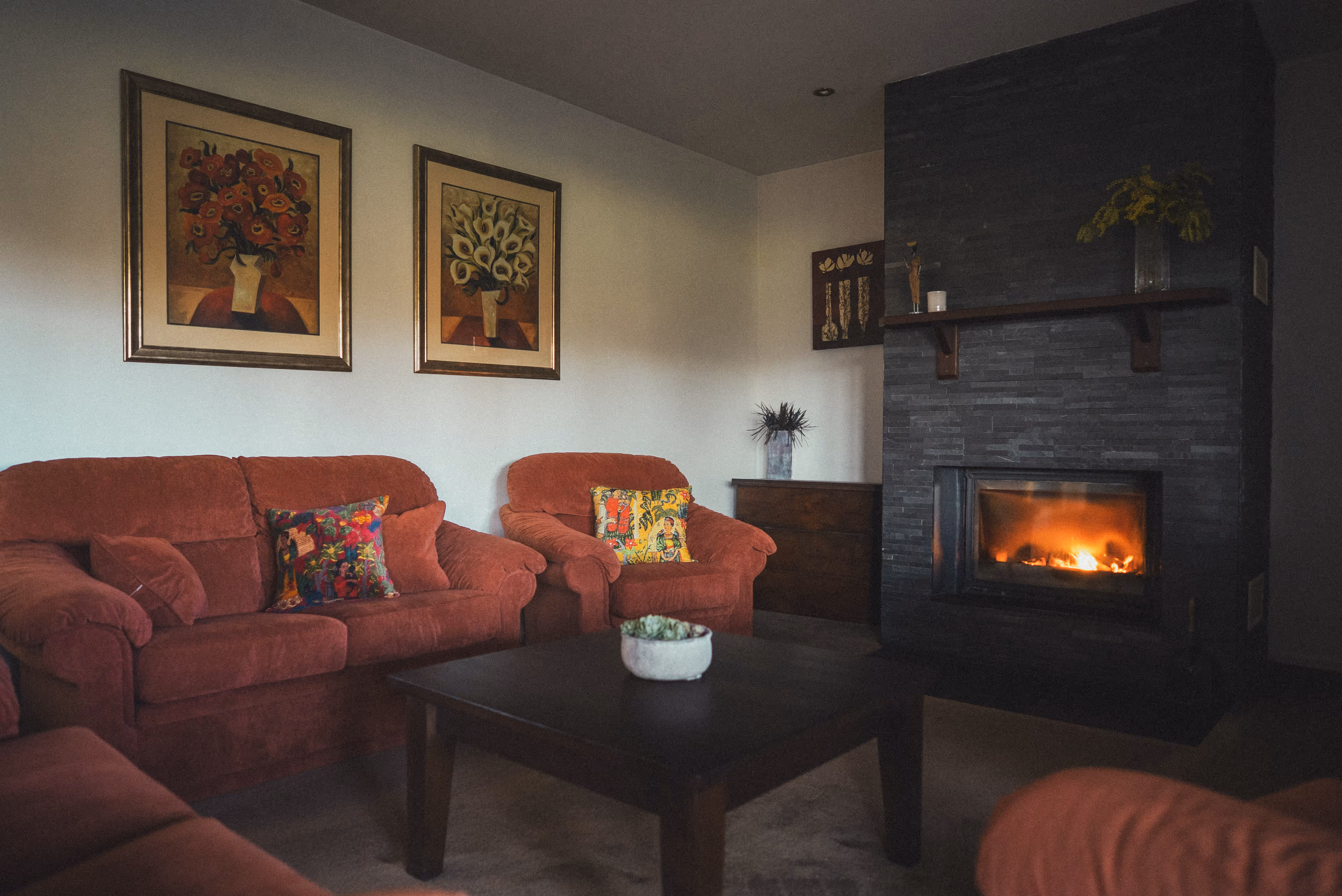 Yiramir romantic country riverfront rental accommodation retreat with fireplace on the Tumut River